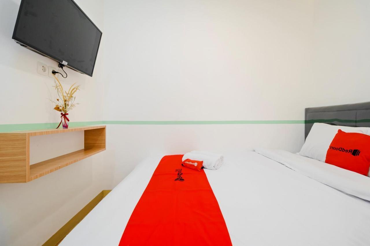Reddoorz @ Taman Royal Tangerang Hotel Exterior photo